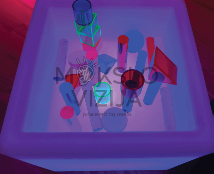 Vandens šviesos kubas