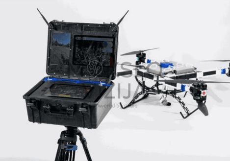 Antžeminė valdymo stotis su ekranu ir FB3 krovininiu dronu – profesionali drono valdymo sistema.