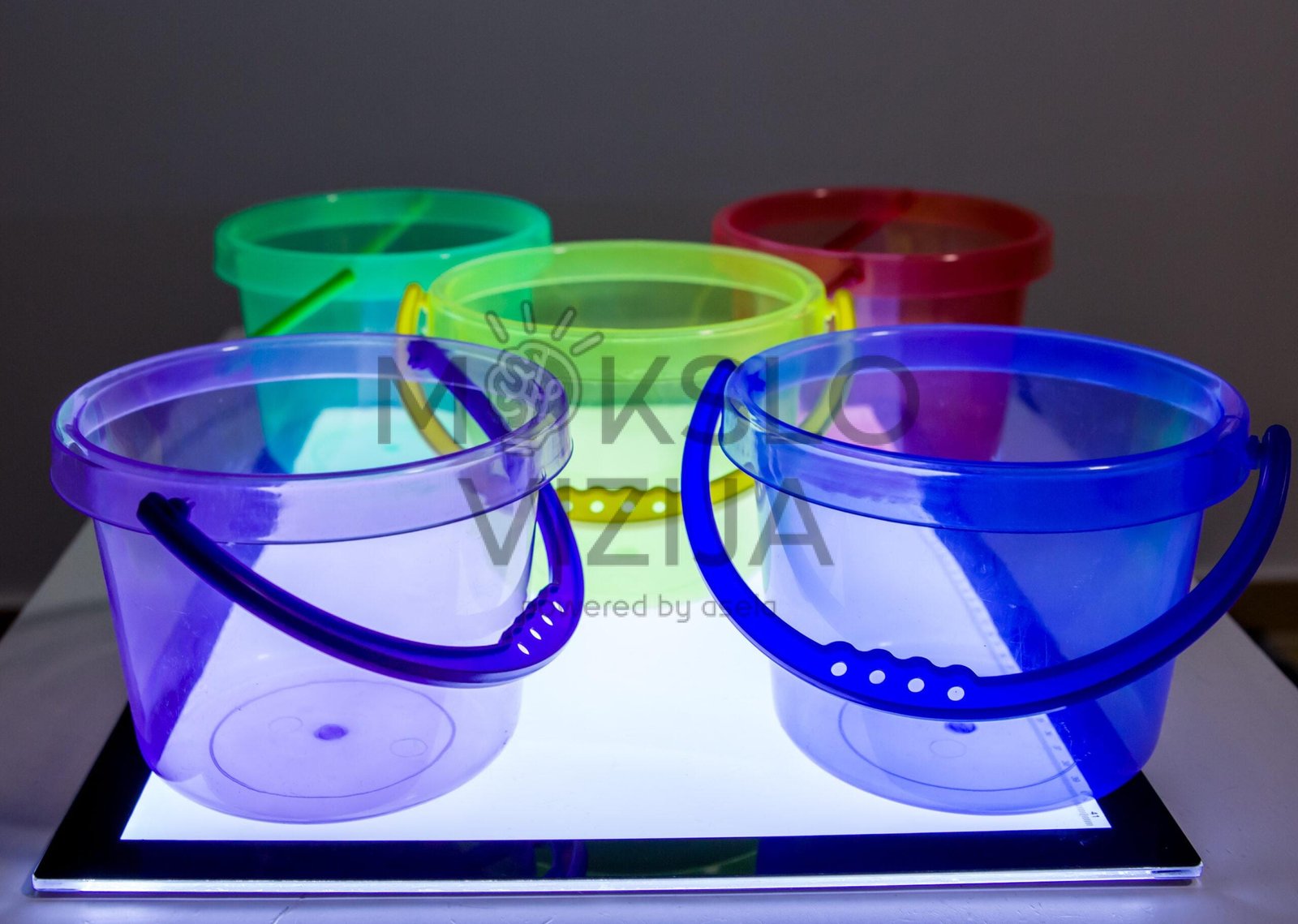 Vaivorykštinis kibirėlių rinkinys