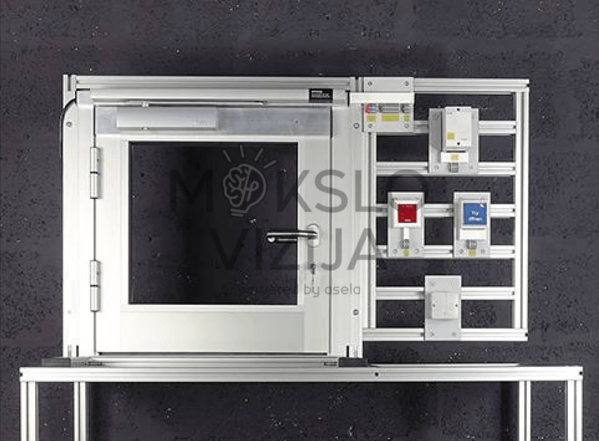 Elektrinių durų atidarymo mokymo stendas su valdymo moduliais ir durų mechanizmu