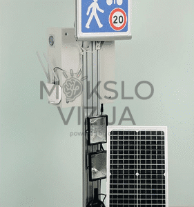 Edukacinė sistema, skirta mokymui apie saulės energijos panaudojimą greičio signalizacijai ir vaizdo stebėjimui.