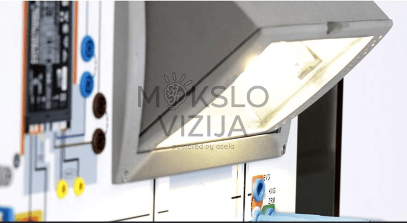 Apšvietimo sistemų mokymo stendas su įmontuotu šviestuvu ir elektros jungtimis