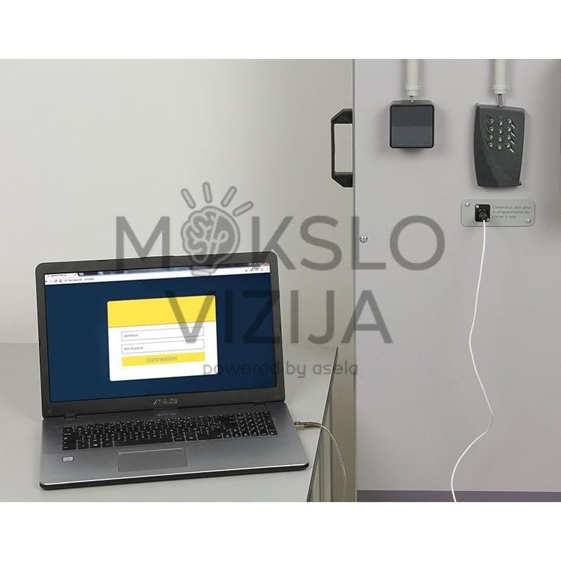 Automatizavimo laboratorijoms skirtas mokomasis stendas su jungtimis ir valdymo elementais.