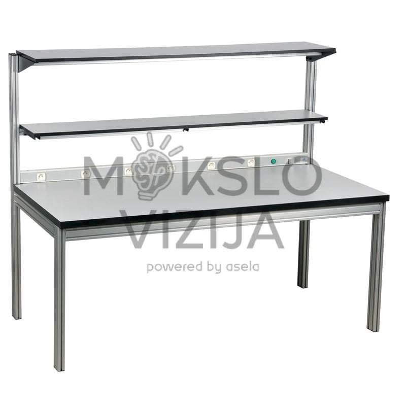 Dvivietis mokinių stalas su reguliuojama lentyna ir elektros lizdais bei metaliniu rėmu