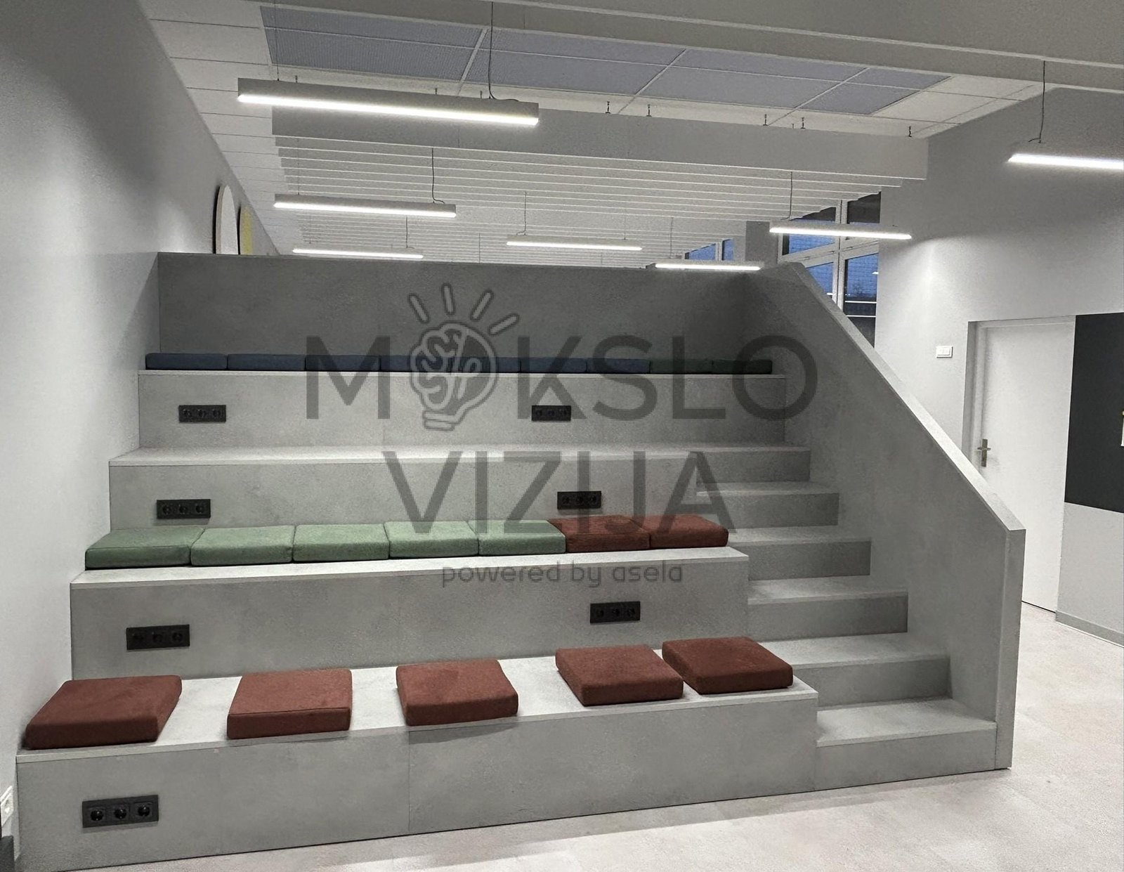 Amfiteatras pagrindinė fotografija, jauki erdvė mokiniams