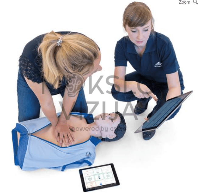 Realistiškas suaugusiųjų CPR mokymo manekenas su matuokliu/pramonės ekranu, kuris rodo nuspaudimų dažnį ir gylį realiu laiku