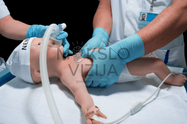 Naujagimio gaivinimo simuliatorius medicinos mokymams