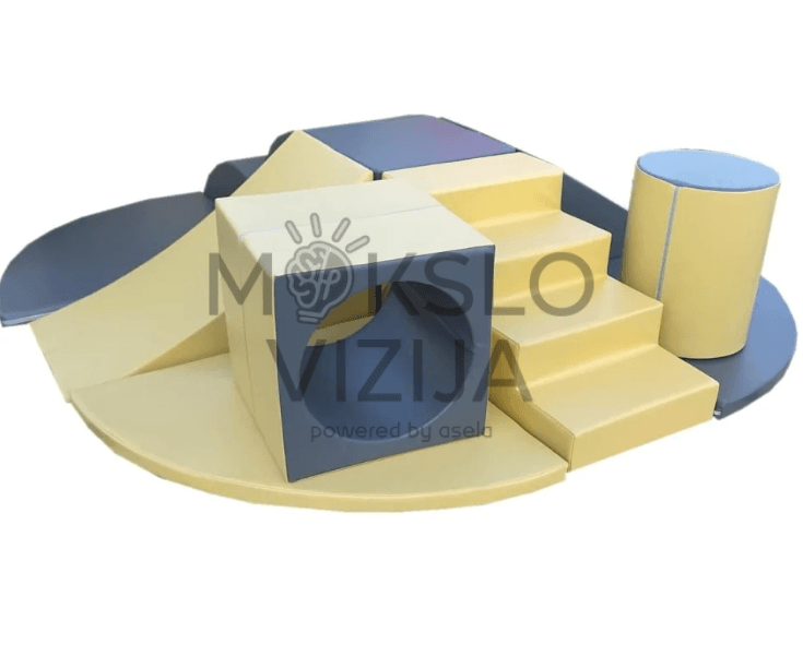 Minkštų laiptų ir čiuožyklų rinkinys vaikų žaidimams darželyje.