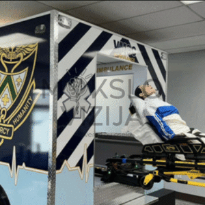 Mobili paramediko kabina – realistiška intensyviosios pagalbos stotis su stacionaria lova, medicinos įranga ir imituota greitosios pagalbos automobilio aplinka.