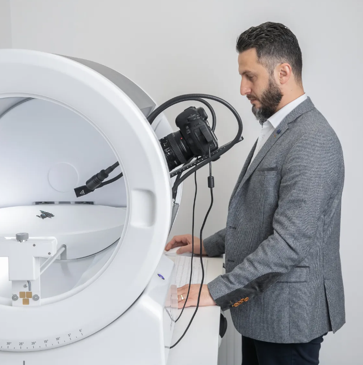 Smulkių daiktų fotostudija puikiai tinka makro fotografijai ir gali daryti statines produktų nuotraukas, kurios sužavės pirkėjus.