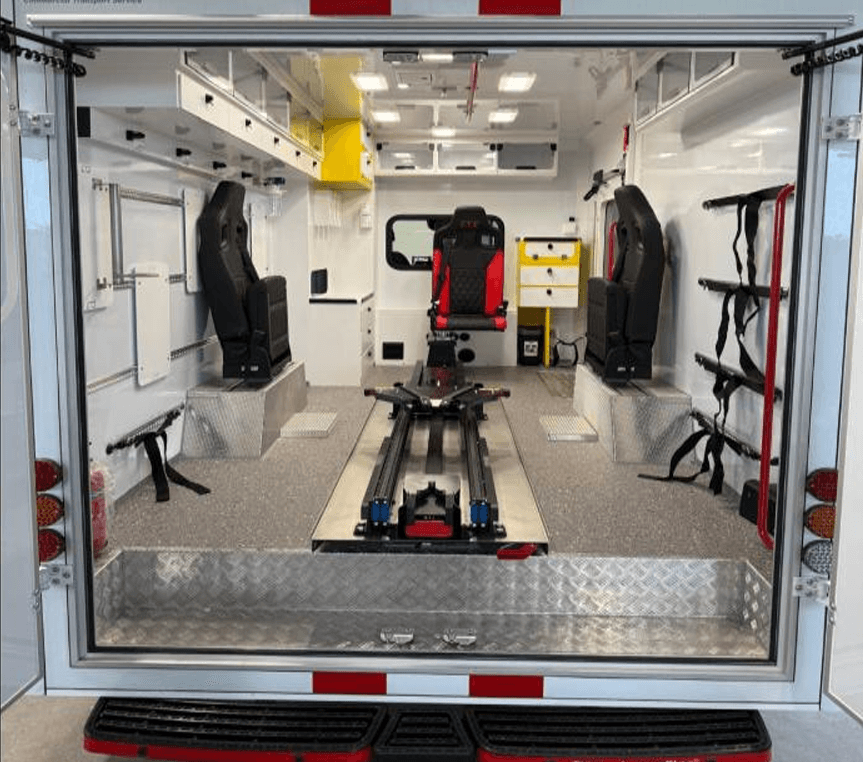 Greitosios medicinos pagalbos automobilio simuliacinis stendas PARMED1-1 yra moderni mokymo sistema, realistiškai atkurianti GMP automobilio vidaus aplinką. Atviras dizainas suteikia galimybę visai klasei stebėti vykstančius scenarijus, todėl mokymas tampa interaktyvus ir kolektyvinis. Integruota ventiliacijos ir temperatūros palaikymo sistema užtikrina komfortiškas sąlygas mokymui.