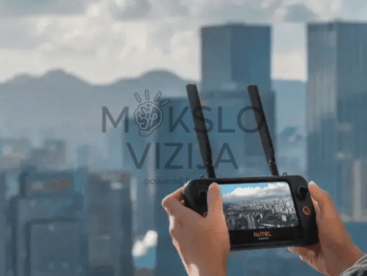 Autel drono valdymo pultas su ekranu ir antenomis