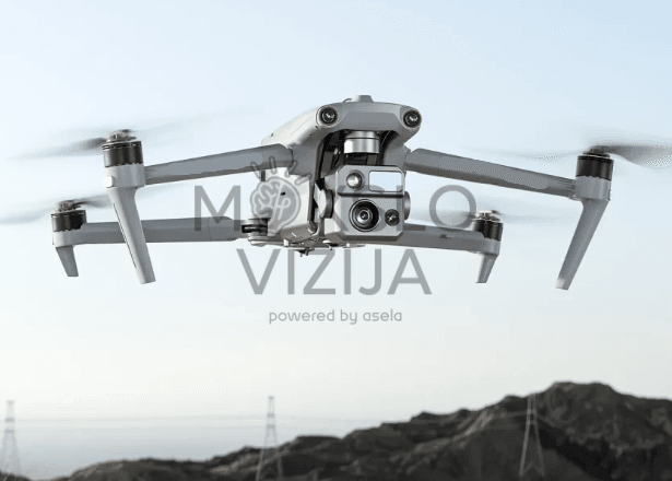 Autel EVO Max 4T dronas skrenda ore su profesionaliu kamerų moduliu