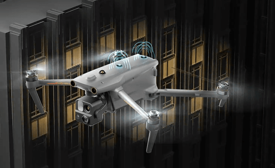 Autel EVO Max 4T dronas su kelių krypčių jutikliais ir kamerų moduliu