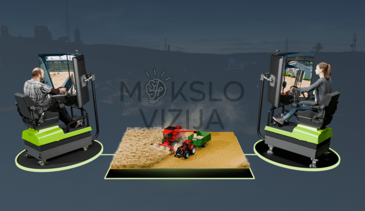 Du technikos simuliatoriai su ekranais sujungti į bendrą virtualią sceną, kurioje matoma žemės ūkio technika ir mokymosi aplinka.