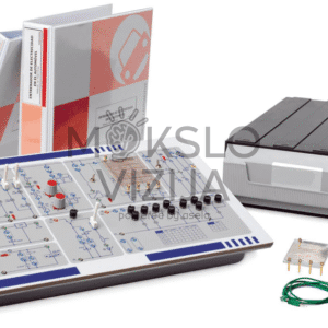 Automobilių elektros ir elektronikos mokymo stendas ant stalo su mokomaisiais vadovais, priedų laikymo dėže, jungiamaisiais laidais ir papildomais moduliais.