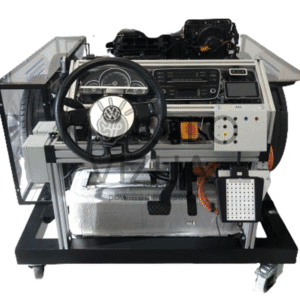 E-UP elektrinės pavaros mokymo stendas su vairu, prietaisų skydeliu, valdymo pultu, matavimo lizdais, HV laidais ir mobilia konstrukcija laboratoriniams mokymams.