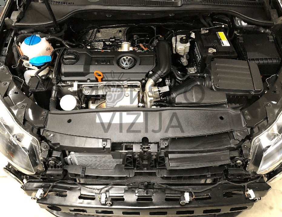 Golf funkcinis mokymo automobilio modelis su atvira variklio erdve, benzininiu TSI varikliu, aušinimo sistema ir originaliais automobilio komponentais.