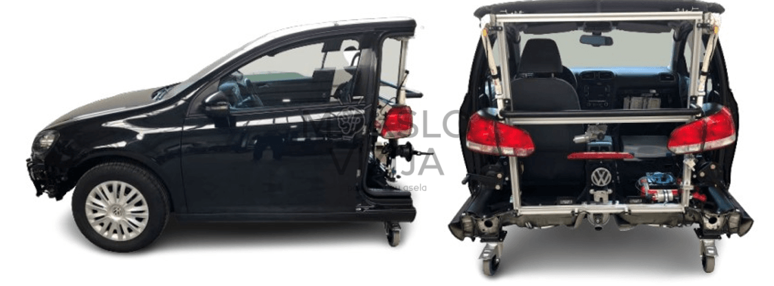 Golf mokymo automobilio modelis iš šono ir galo su matoma kėbulo struktūra, važiuokle, elektros komponentais ir mobilia konstrukcija ant ratukų.