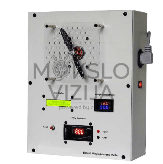 Traukos matavimo mokymo įrenginys su propeleriu, skaitmeniniu voltmetru, ampermetru ir LCD ekranu, skirtas dronų variklių bandymams.