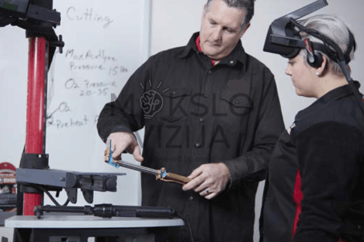 Virtualios realybės suvirinimo simuliatorius mokymui su instruktoriumi profesinio rengimo centre