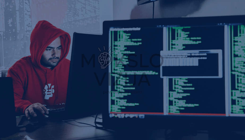 Kibernetinės atakos simuliacija su programavimo kodu ekranuose, vaizduojanti puolamąsias veiklas mokymų aplinkoje.