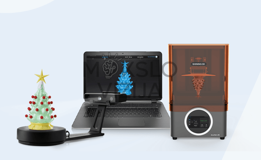 Stalinis 3D skeneris su sukamu stalu, nešiojamas kompiuteris su 3D modeliu ir 3D spausdintuvas vienoje darbo vietoje.