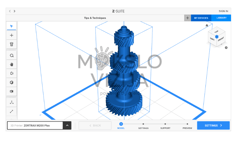 Kompiuterio ekrane rodoma 3D spausdinimo programinė įranga su modeliu ir spausdinimo nustatymais.