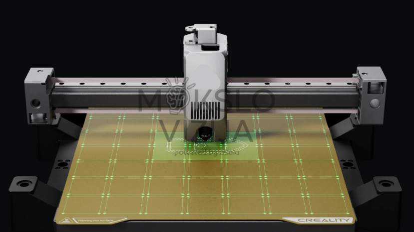 Creality 3D spausdintuvo galvutė virš kaitinamos platformos, ekrane pavaizduotas lovos lyginimo tinklelis su žaliais matavimo taškais.