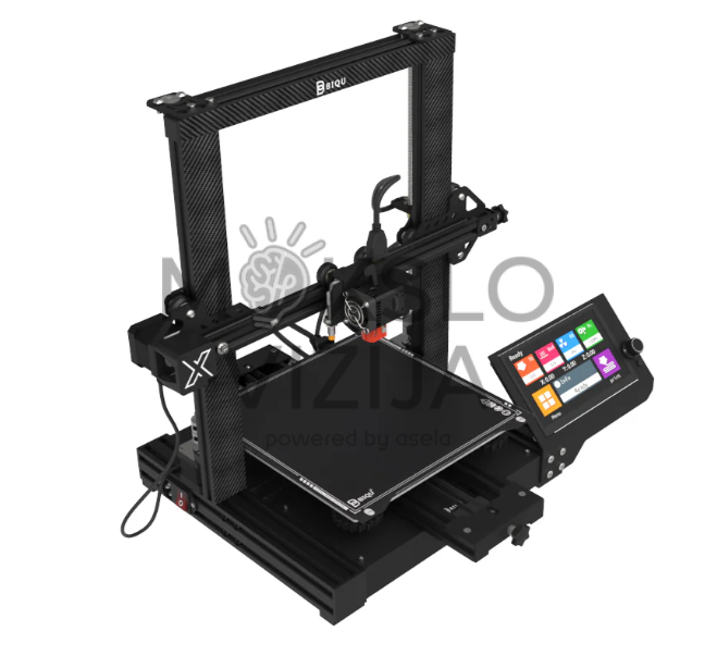 BIQU BX 3D spausdintuvas pavaizduotas iš priekio baltame fone, matoma spausdinimo galvutė, platforma ir spalvotas valdymo ekranas su meniu.