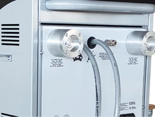 Automatinės transmisijos skysčio keitimo įrangos ekranas su transporto priemonių gamintojų sąrašu.