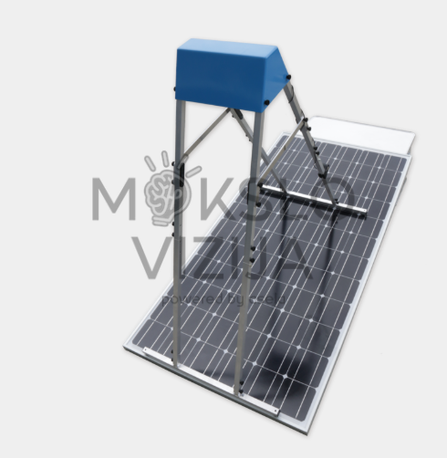 Mobilus elektroliuminescencijos matavimo stovas su tvirtinimo konstrukcija, naudojamas saulės modulių diagnostikai.