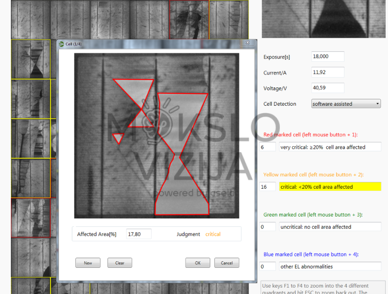Kompiuterio ekranas su elektroliuminescencijos vaizdo analize, pažymėtais defektais ir matavimo parametrais.