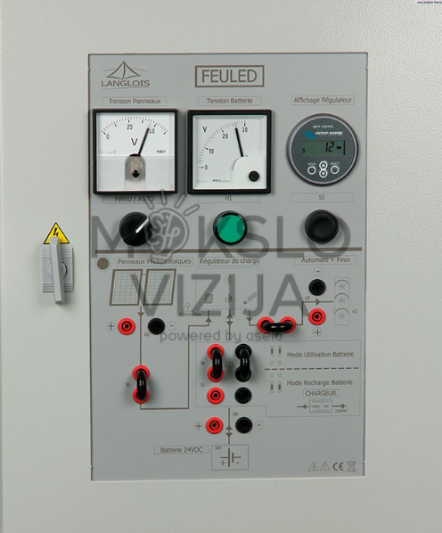 Saulės energijos mokymo stendo valdymo panelė su voltmetrais, jungtimis ir baterijos įkrovimo režimų perjungimu.