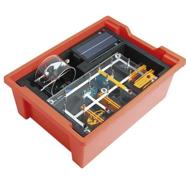 Vandenilio energijos mokymo rinkinys dėžėje su kuro elemento moduliu, saulės moduliu, eksperimentine platforma ir priedais praktiniam mokymui.