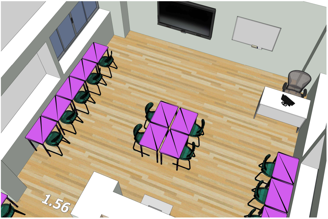 Informatikos klasės išplanavimas: stalai perimetru, centrinė zona veikloms, ergonomiška darbo aplinka.