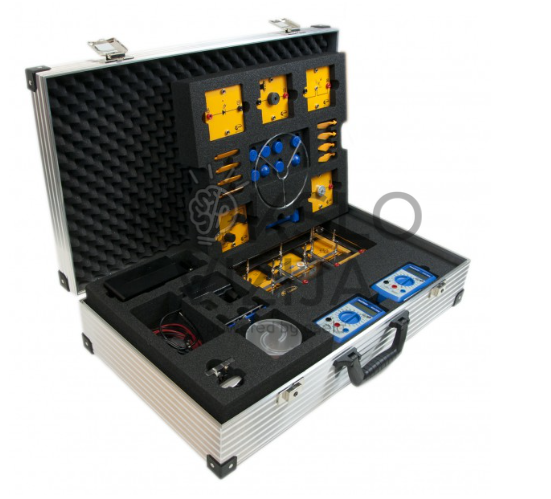 Vėjo energijos laboratorinis rinkinys su turbinos moduliais ir matavimo prietaisais aliuminiame lagamine su apsauginiu įdėklu.