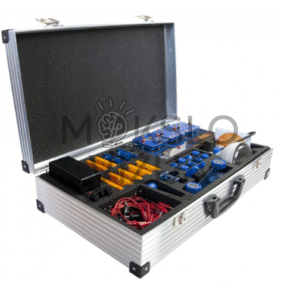 Atsinaujinančios energijos mokymo rinkinys aliuminiame lagamine su moduliais, rotoriaus detalėmis ir eksperimentine įranga.