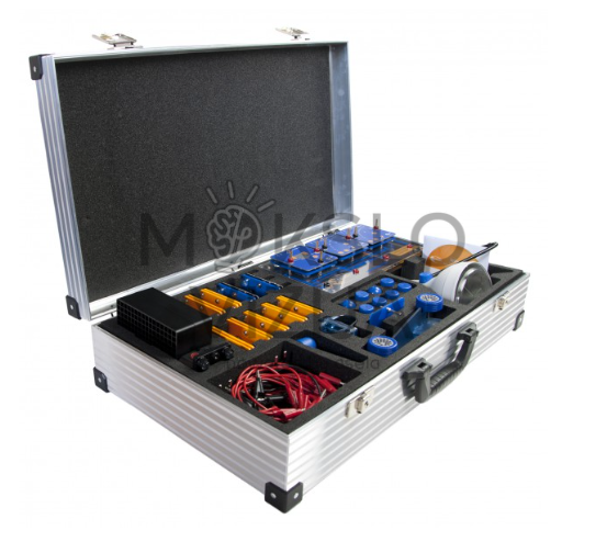 Atsinaujinančios energijos mokymo rinkinys aliuminiame lagamine su moduliais, rotoriaus detalėmis ir eksperimentine įranga.