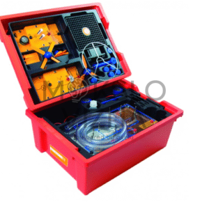 Atsinaujinančios energijos mokymo rinkinys raudonoje dėžėje su saulės moduliu, vėjo turbinos detalėmis ir eksperimentine platforma.