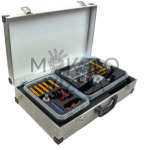 Hidroenergijos mokymo rinkinys aliuminiame lagamine su vandens turbinos sistema, žarnomis ir eksperimentiniais komponentais.