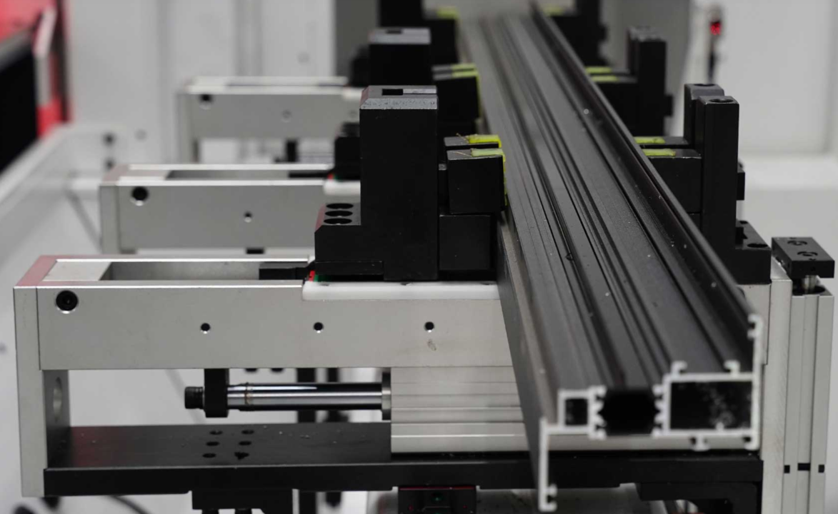 CNC staklių spaustuvai aliuminio profilio tvirtinimui apdirbimo metu