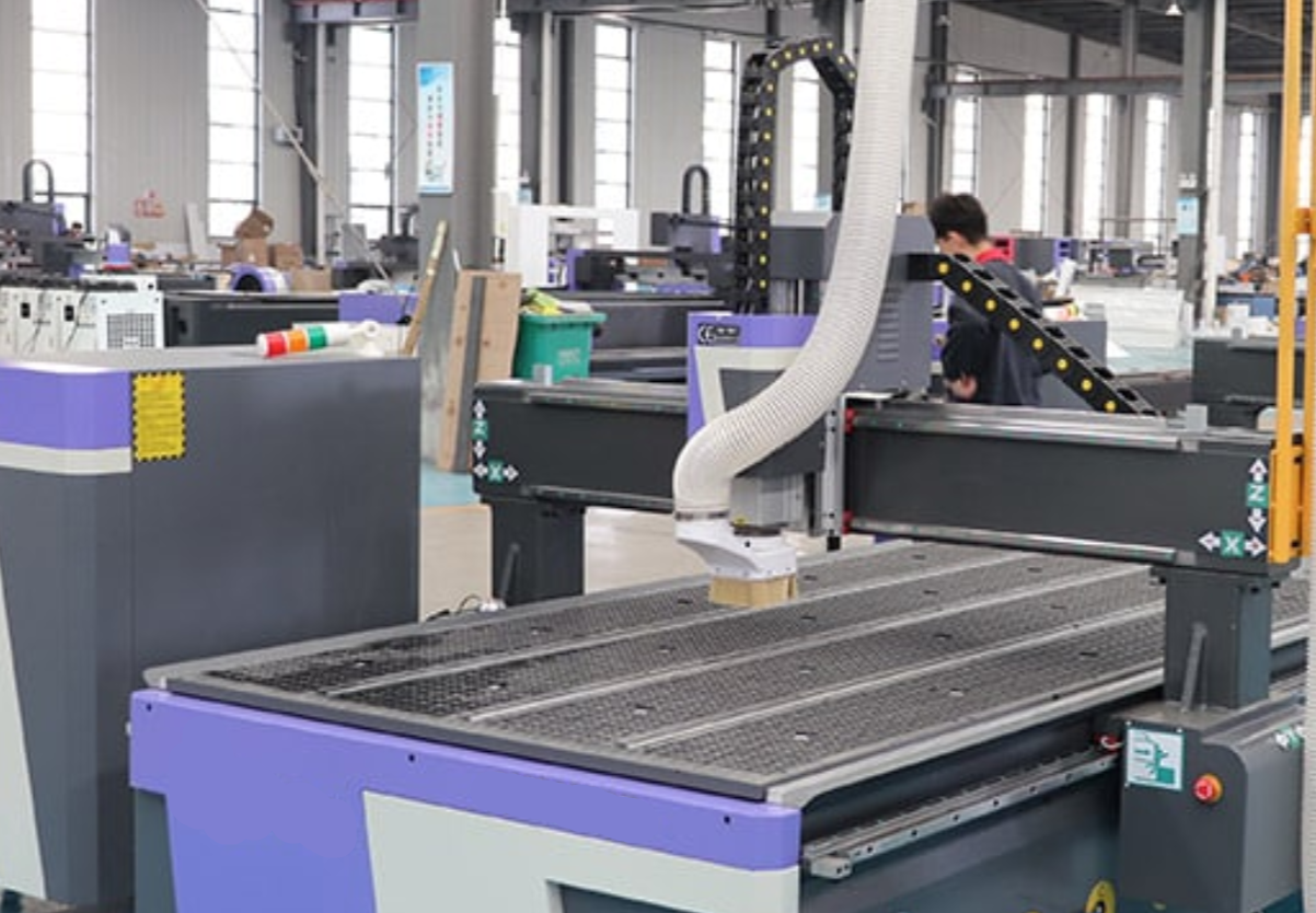 CNC frezavimo staklės 1300x2500 mm su vakuuminiu stalu medienos ir plastiko apdirbimui