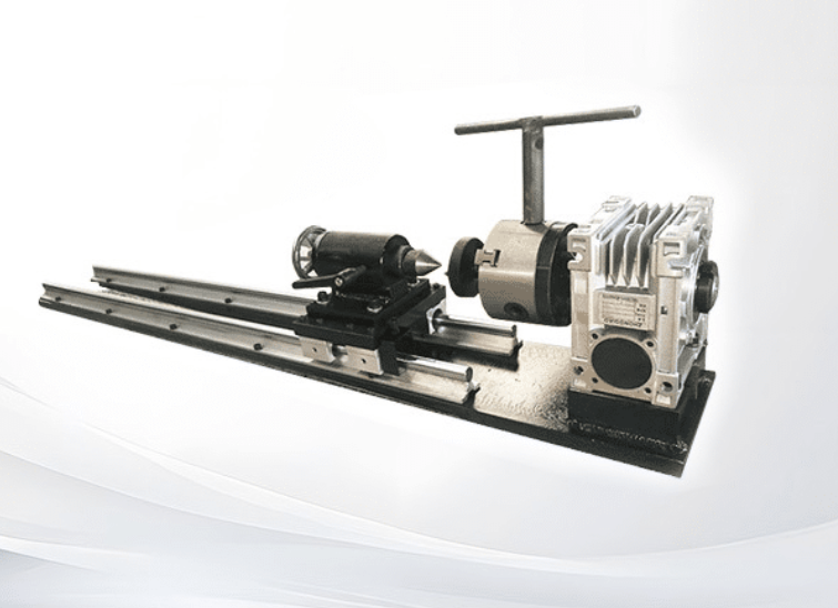 CNC rotacinė ašis cilindrinių medinių detalių frezavimui