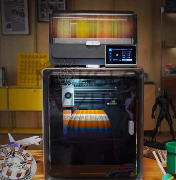 Uždaro tipo FDM 3D spausdintuvas su daugiaspalvio spausdinimo moduliu ir lietimui jautriu ekranu