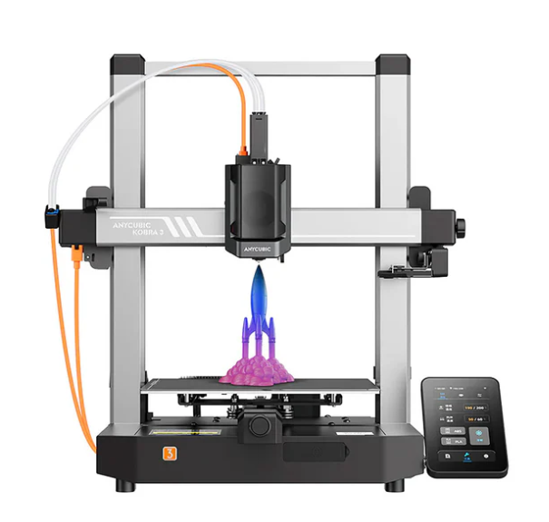 FDM tipo 3D spausdintuvas su šildoma platforma ir jutikliniu ekranu, spausdinantis raketos formos modelį