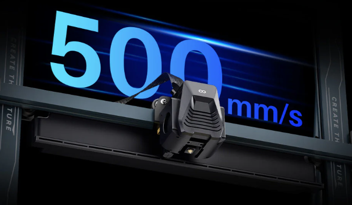 3D spausdintuvo spausdinimo galvutė su užrašu 500 mm/s, pabrėžianti aukšto greičio spausdinimo galimybę