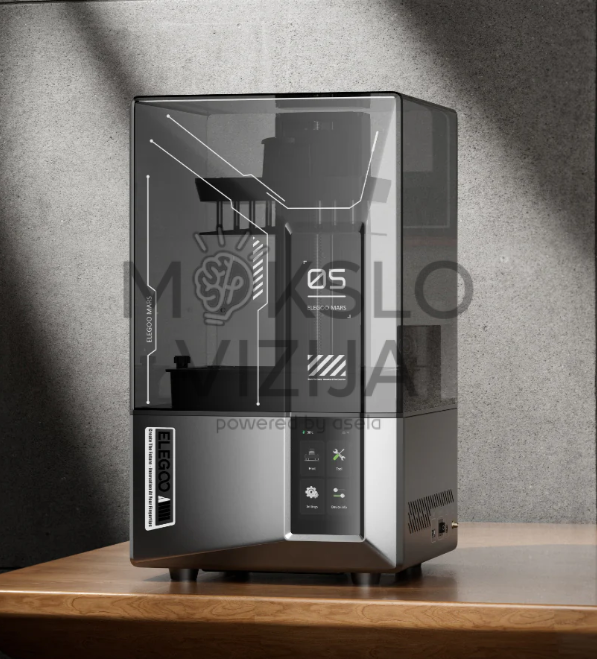 Kompaktiškas resin 3D spausdintuvas ant stalo su permatomu dangčiu ir valdymo ekranu, tinkamas prototipų gamybai