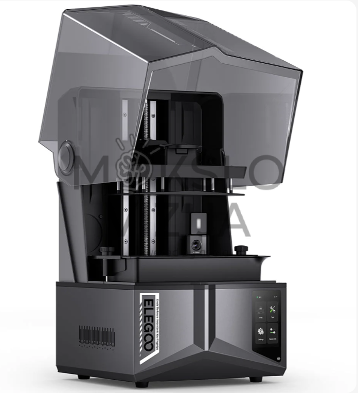 LCD resin 3D spausdintuvas su pakeltu permatomu apsauginiu dangčiu ir matoma spausdinimo platforma viduje