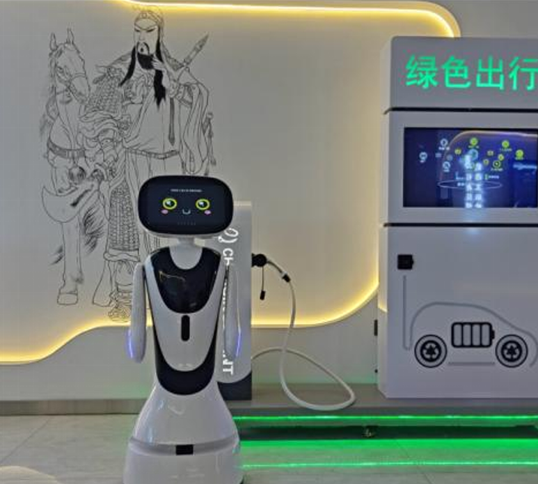 Mobilus AI robotas su ekranu ir autonomine navigacija, skirtas viešųjų erdvių aptarnavimui ir lankytojų konsultavimui.